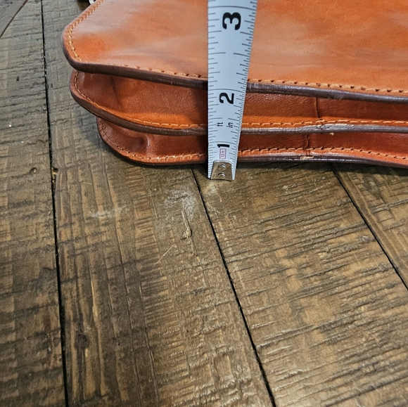 Conte Di Cavour (Italian Vegetable- Tanned Leather) Crossbody Bag - Picture 10 of 15